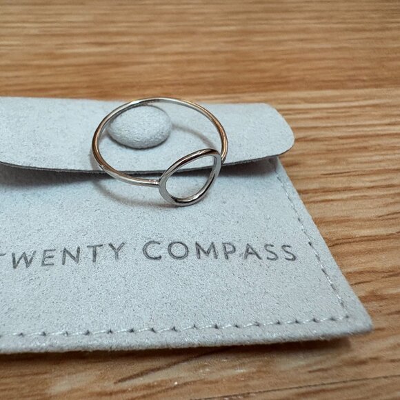 Twenty Compass Set of 2 size 8 rings - Picture 8 of 11